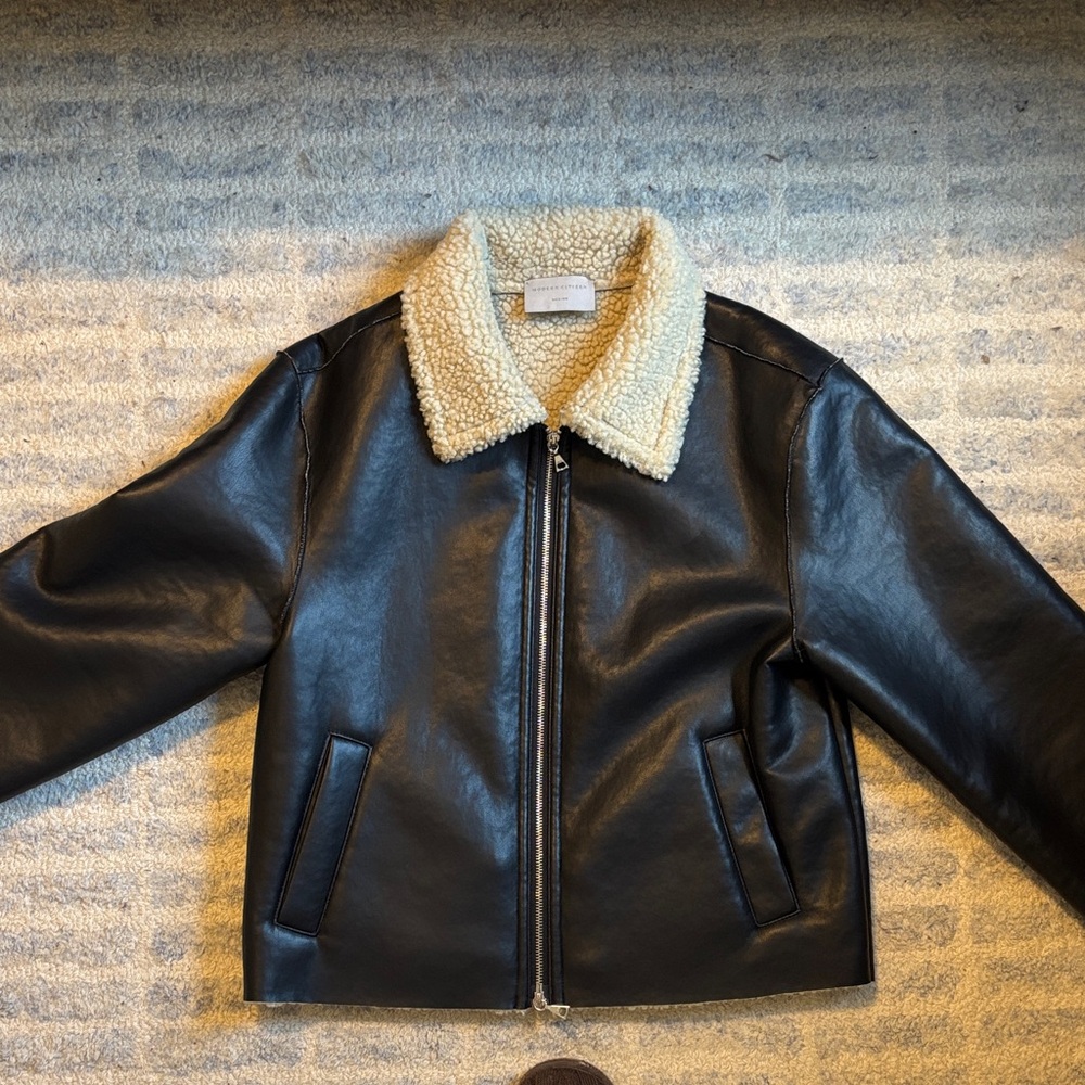 Modern citizen leather jacket with Sherpa lining